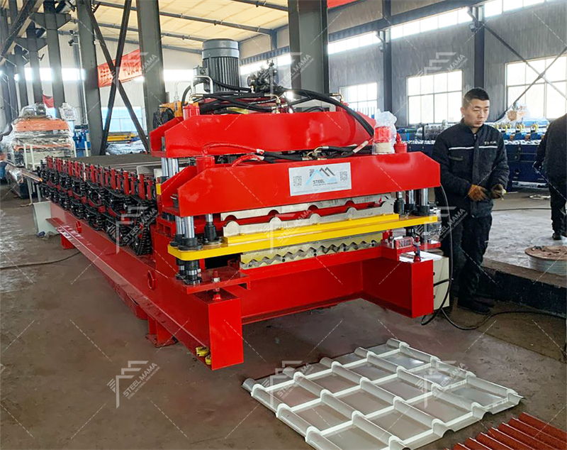 Perfiladora de l&aacute;minas met&aacute;licas con patr&oacute;n de teja