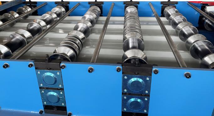 M&Aacute;QUINA FORMADORA DE ROLLOS