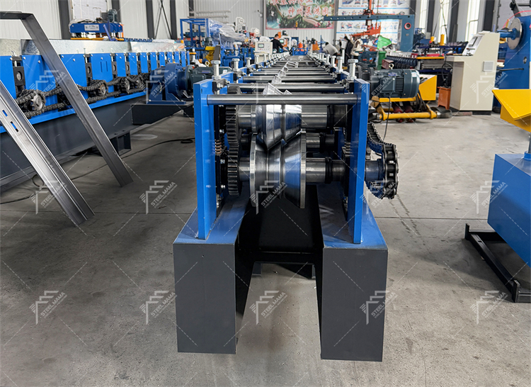 Perfiladora de marcos de puerta