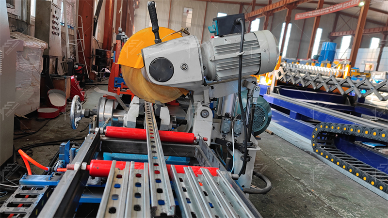 M&aacute;quina de perfiler&iacute;a solar