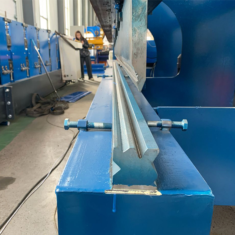 Plegadoras Hidráulicas Para Doblado De Precisión En Metal