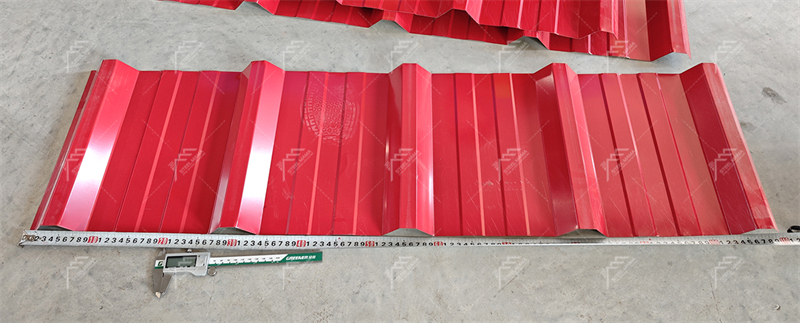 M&aacute;quina de tejas met&aacute;licas de doble capa