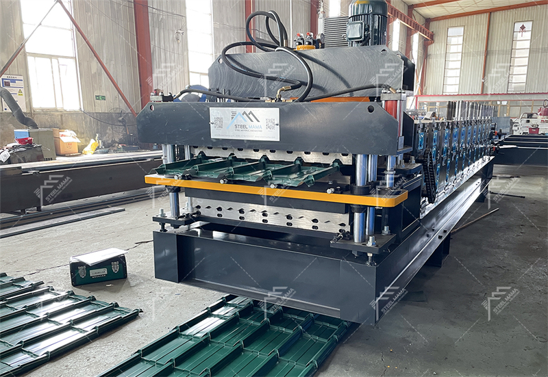 M&aacute;quina de tejas met&aacute;licas de doble capa