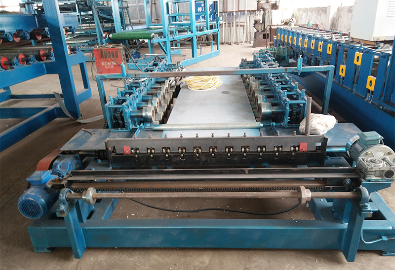 M&aacute;quina para fabricar paneles s&aacute;ndwich