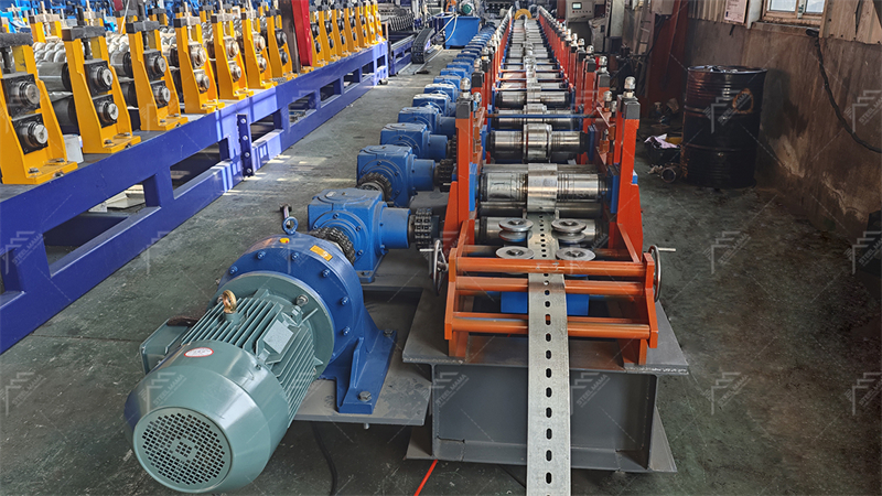 M&aacute;quina cortadora perfiles aluminio solar