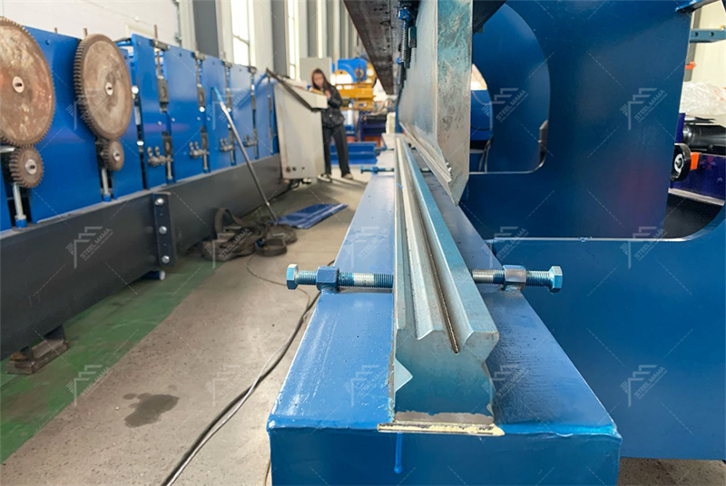 Plegadora para chapa gruesa