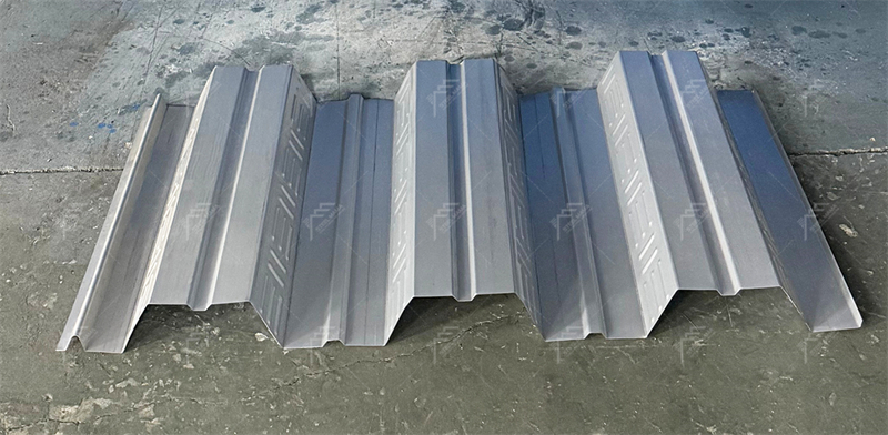 &Eacute;quipement de formage de t&ocirc;les collaborantes