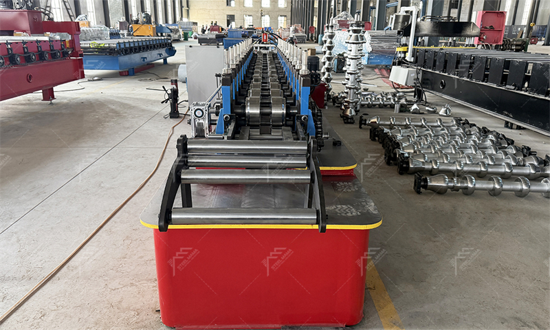 M&aacute;quina perfiladora de esp&aacute;rragos y rieles para construcci&oacute;n en seco