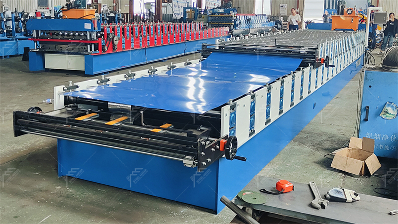 M&aacute;quina perfiladora panel t&eacute;rmico 