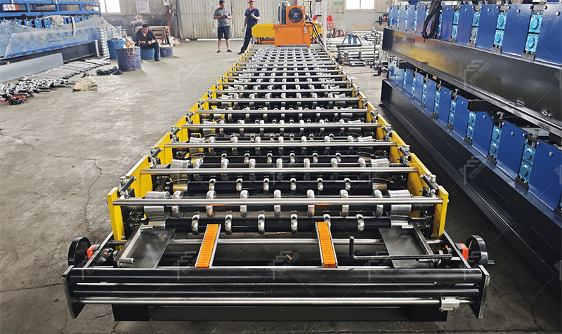 M&aacute;quina de formado de l&aacute;minas para tejas