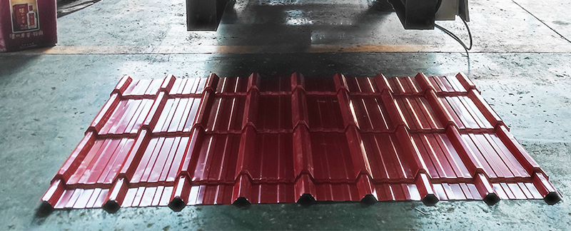 M&aacute;quina de l&aacute;minas para techo tipo teja brike