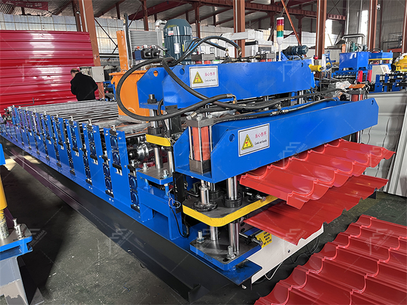 M&aacute;quina de tejas met&aacute;licas de doble capa