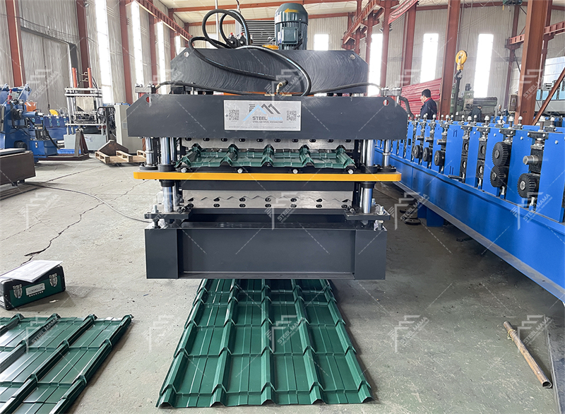 M&aacute;quina de conformado en fr&iacute;o para l&aacute;minas de techo