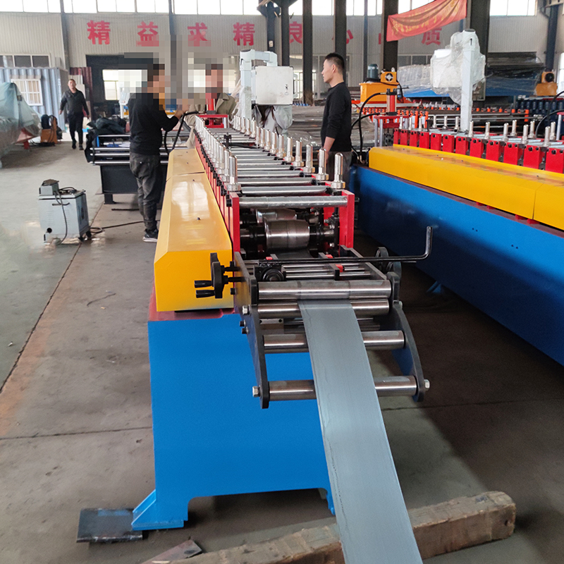 Máquina Perfiladora KR18 Para Clip En Z