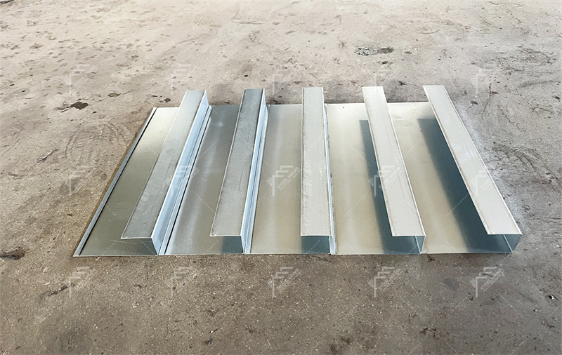 Avance de material simult&aacute;neo