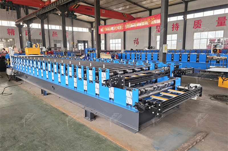 M&aacute;quina de tejas met&aacute;licas de doble capa