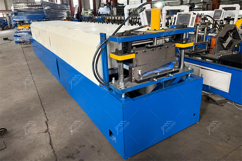 Dobladora de l&aacute;mina KR18