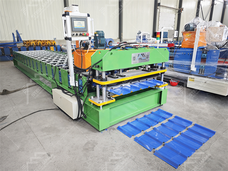 Equipo para producir l&aacute;minas de techo 