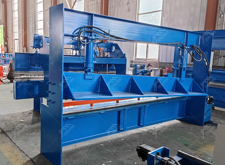 Cortadora de placas met&aacute;licas