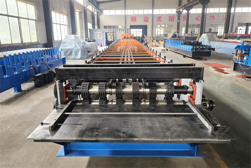 Profileuse pour t&ocirc;les collaborantes