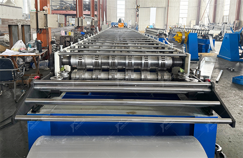 Profileuse pour t&ocirc;les collaborantes