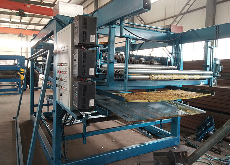 L&iacute;nea de producci&oacute;n de paneles s&aacute;ndwich