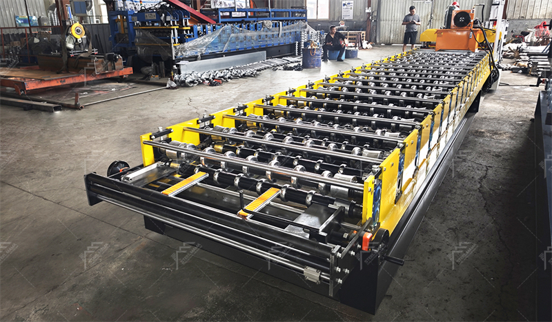 M&aacute;quina de rollos para tejas met&aacute;licas