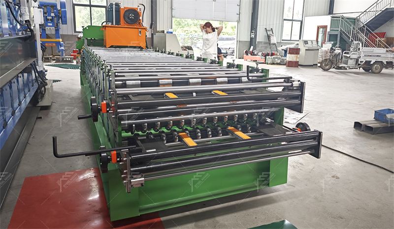 M&aacute;quina de paneles de techo doble capa