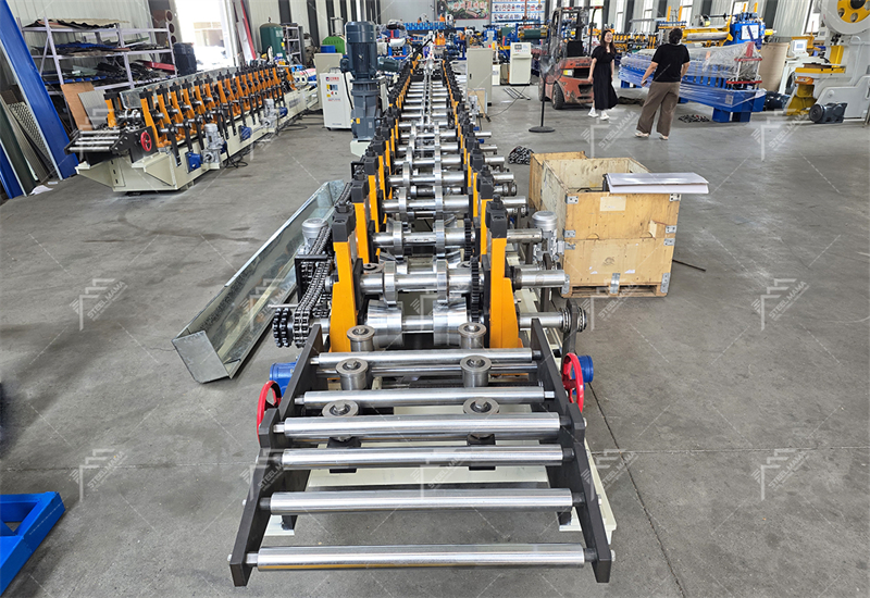 Tube roll forming machine