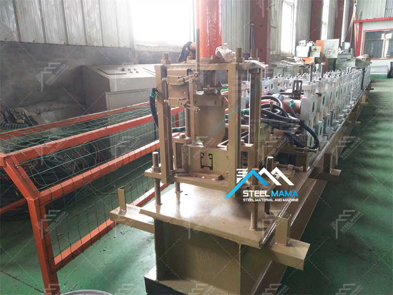 M&aacute;quina de formaci&oacute;n de rieles de guiado