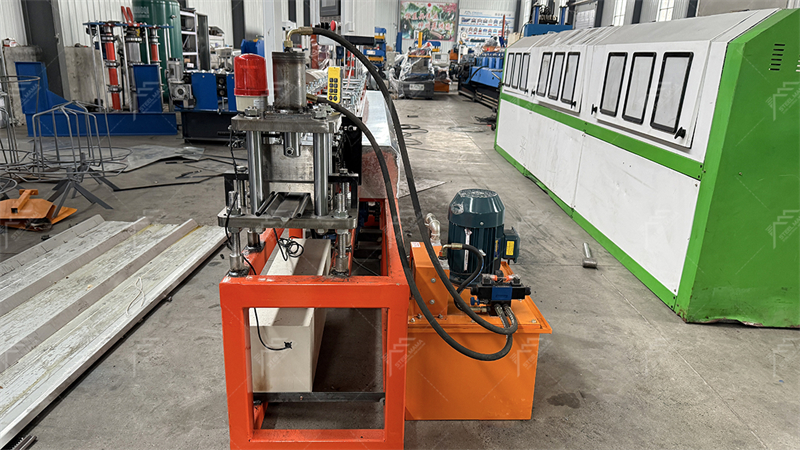 Maquinaria de rolado para lamas de puertas enrollables