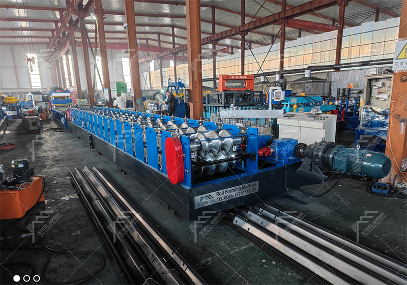 M&aacute;quina perfiladora de guardarra&iacute;les de carretera