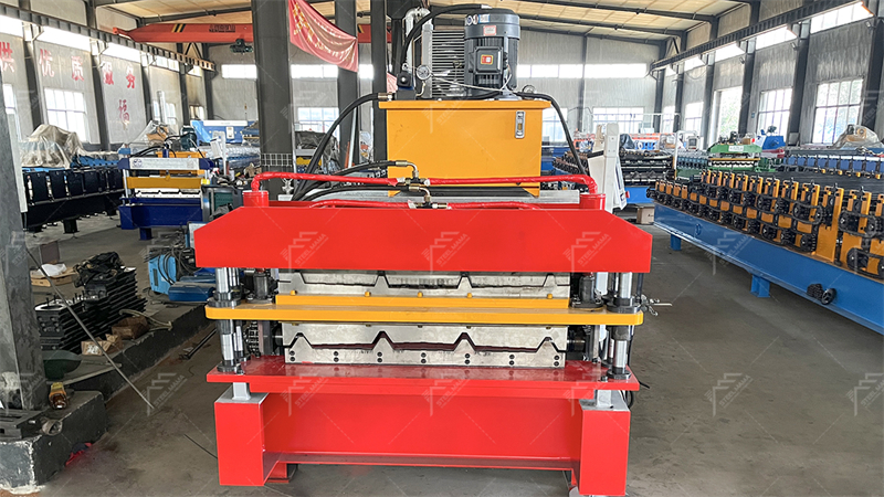 M&aacute;quina roll formadora de l&aacute;minas para techos