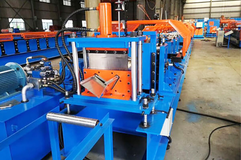 Equipo de formaci&oacute;n de paneles para contenedores mar&iacute;timos