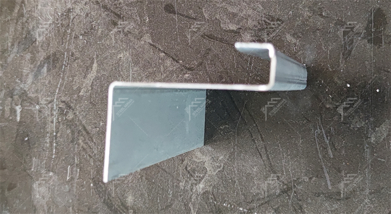 Formadora de Juntas de Bloqueo KR18