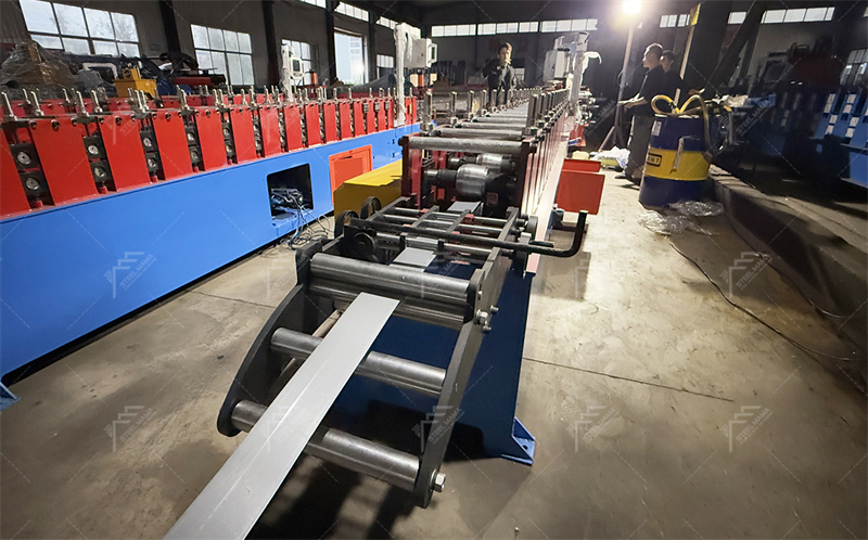 Formadora de juntas de cerrado KR18